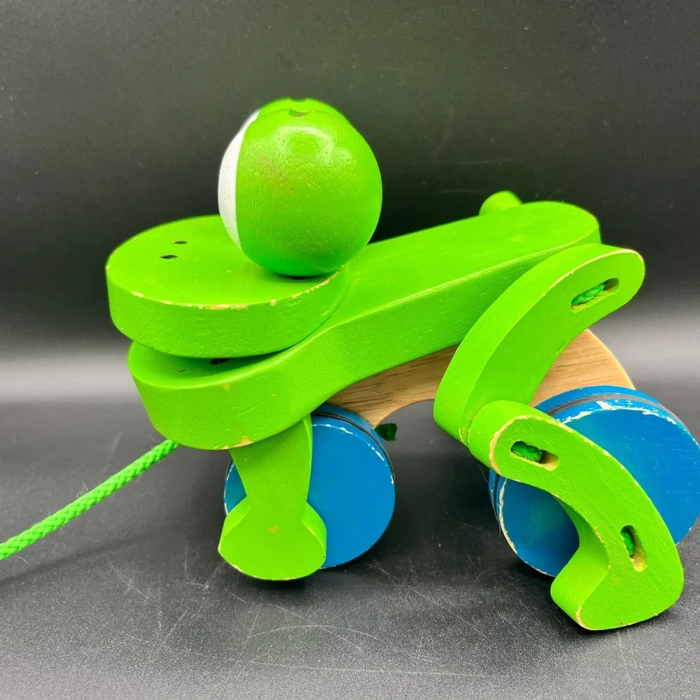 Melissa & Doug Wooden Frog Pull Toy Green Blue Hopping Action Toddler Toy‎